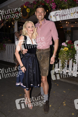 Almauftrieb in der Käfer Schänke in München