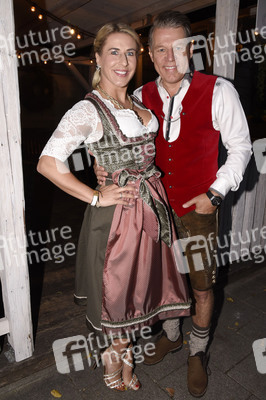 Almauftrieb in der Käfer Schänke in München