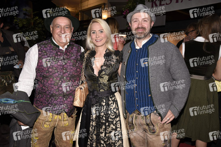 Almauftrieb in der Käfer Schänke in München