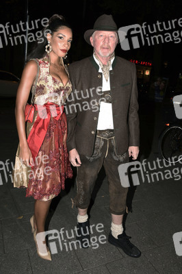 Almauftrieb in der Käfer Schänke in München