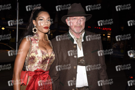 Almauftrieb in der Käfer Schänke in München