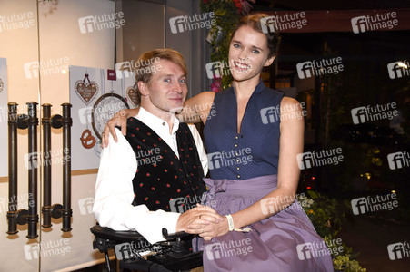 Almauftrieb in der Käfer Schänke in München