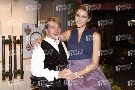 Almauftrieb in der Käfer Schänke in München