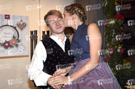 Almauftrieb in der Käfer Schänke in München