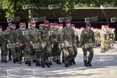 Angela Merkel würdigt Einsatzkräfte der Afghanistan-Evakuierungsmission in Seedorf