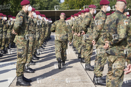 Angela Merkel würdigt Einsatzkräfte der Afghanistan-Evakuierungsmission in Seedorf