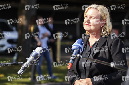 Angela Merkel würdigt Einsatzkräfte der Afghanistan-Evakuierungsmission in Seedorf