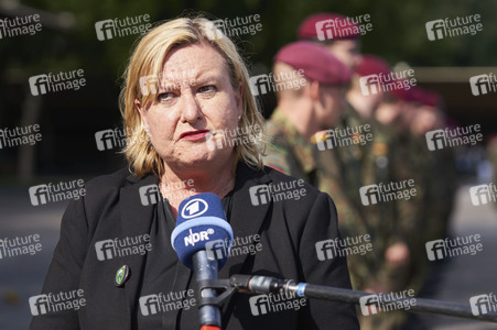 Angela Merkel würdigt Einsatzkräfte der Afghanistan-Evakuierungsmission in Seedorf