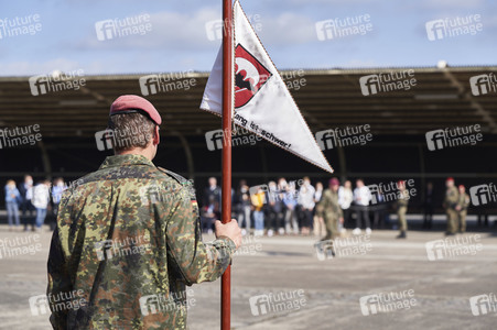 Angela Merkel würdigt Einsatzkräfte der Afghanistan-Evakuierungsmission in Seedorf