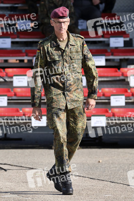 Angela Merkel würdigt Einsatzkräfte der Afghanistan-Evakuierungsmission in Seedorf