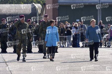 Angela Merkel würdigt Einsatzkräfte der Afghanistan-Evakuierungsmission in Seedorf