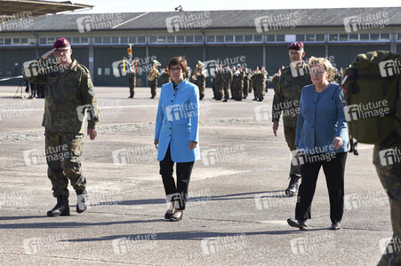 Angela Merkel würdigt Einsatzkräfte der Afghanistan-Evakuierungsmission in Seedorf