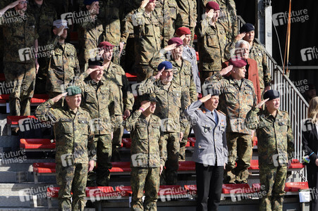 Angela Merkel würdigt Einsatzkräfte der Afghanistan-Evakuierungsmission in Seedorf