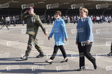 Angela Merkel würdigt Einsatzkräfte der Afghanistan-Evakuierungsmission in Seedorf