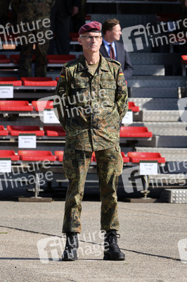 Angela Merkel würdigt Einsatzkräfte der Afghanistan-Evakuierungsmission in Seedorf