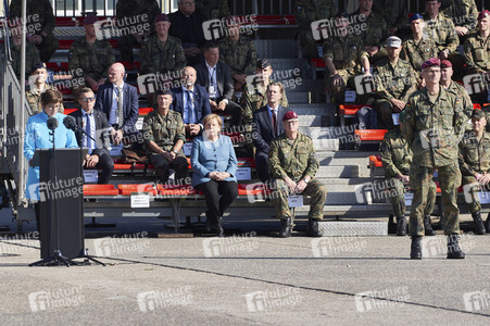 Angela Merkel würdigt Einsatzkräfte der Afghanistan-Evakuierungsmission in Seedorf