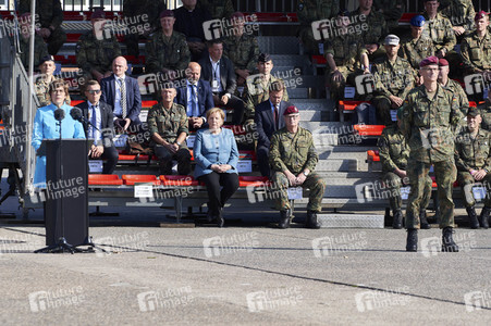 Angela Merkel würdigt Einsatzkräfte der Afghanistan-Evakuierungsmission in Seedorf
