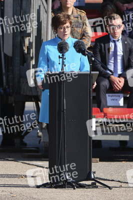 Angela Merkel würdigt Einsatzkräfte der Afghanistan-Evakuierungsmission in Seedorf