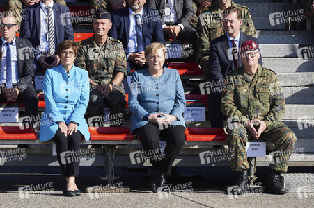 Angela Merkel würdigt Einsatzkräfte der Afghanistan-Evakuierungsmission in Seedorf