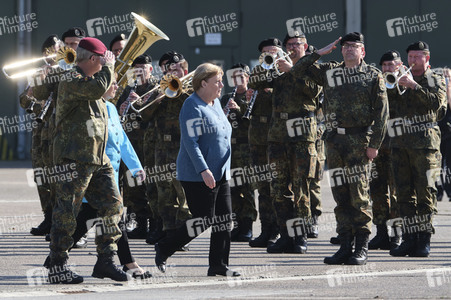 Angela Merkel würdigt Einsatzkräfte der Afghanistan-Evakuierungsmission in Seedorf