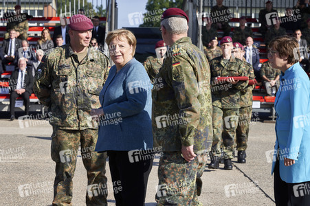 Angela Merkel würdigt Einsatzkräfte der Afghanistan-Evakuierungsmission in Seedorf
