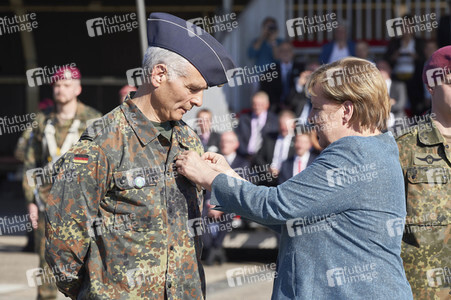 Angela Merkel würdigt Einsatzkräfte der Afghanistan-Evakuierungsmission in Seedorf