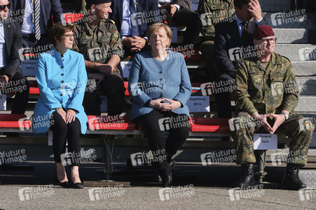 Angela Merkel würdigt Einsatzkräfte der Afghanistan-Evakuierungsmission in Seedorf