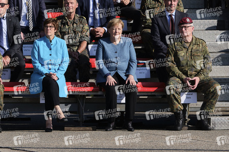 Angela Merkel würdigt Einsatzkräfte der Afghanistan-Evakuierungsmission in Seedorf