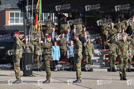 Angela Merkel würdigt Einsatzkräfte der Afghanistan-Evakuierungsmission in Seedorf