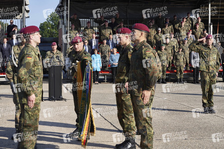 Angela Merkel würdigt Einsatzkräfte der Afghanistan-Evakuierungsmission in Seedorf