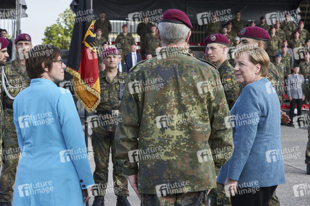 Angela Merkel würdigt Einsatzkräfte der Afghanistan-Evakuierungsmission in Seedorf