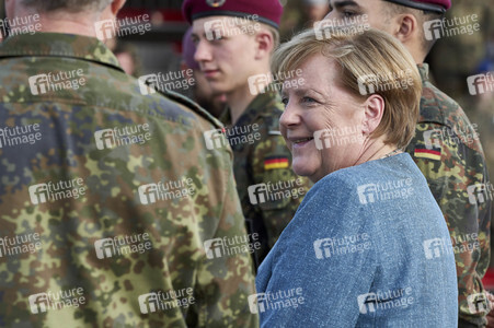 Angela Merkel würdigt Einsatzkräfte der Afghanistan-Evakuierungsmission in Seedorf