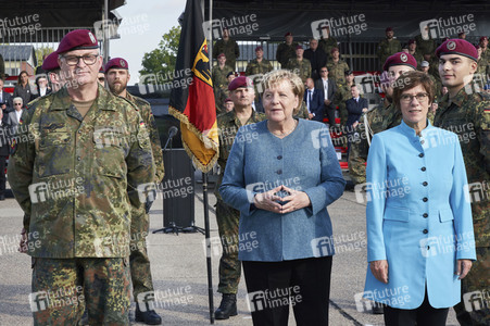 Angela Merkel würdigt Einsatzkräfte der Afghanistan-Evakuierungsmission in Seedorf