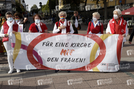 Protestdemo der Initiative 'Wir sind Kirche' in Fulda
