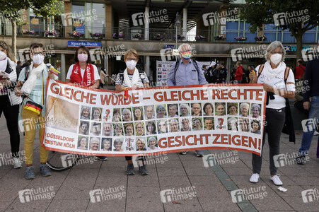 Protestdemo der Initiative 'Wir sind Kirche' in Fulda