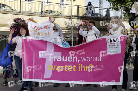 Protestdemo der Initiative 'Wir sind Kirche' in Fulda