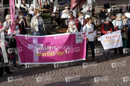 Protestdemo der Initiative 'Wir sind Kirche' in Fulda