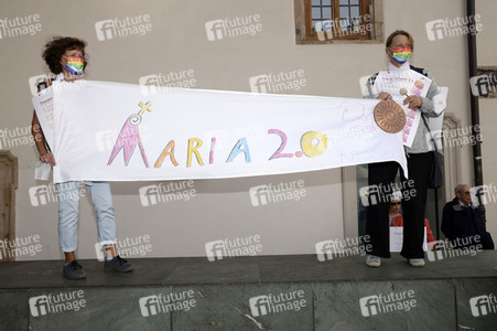 Protestdemo der Initiative 'Wir sind Kirche' in Fulda