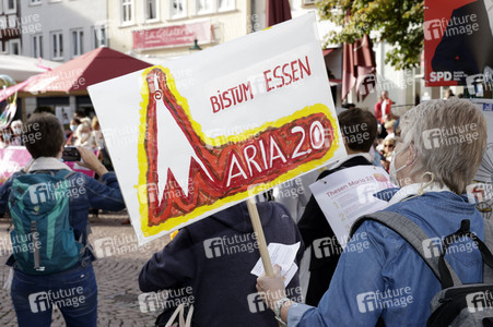 Protestdemo der Initiative 'Wir sind Kirche' in Fulda