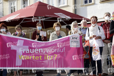 Protestdemo der Initiative 'Wir sind Kirche' in Fulda