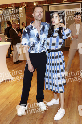 Charity-Vernissage der Künstlerin Egzona Popovci in Hamburg
