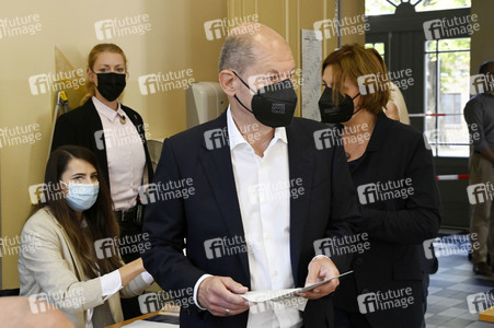 Stimmabgabe von Olaf Scholz zur Bundestagswahl 2021 in Potsdam