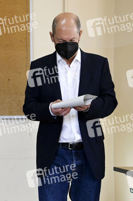 Stimmabgabe von Olaf Scholz zur Bundestagswahl 2021 in Potsdam