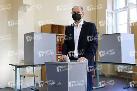 Stimmabgabe von Olaf Scholz zur Bundestagswahl 2021 in Potsdam