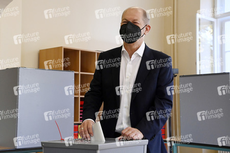 Stimmabgabe von Olaf Scholz zur Bundestagswahl 2021 in Potsdam