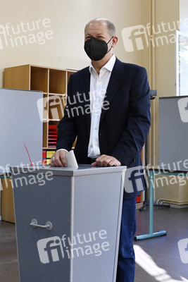 Stimmabgabe von Olaf Scholz zur Bundestagswahl 2021 in Potsdam