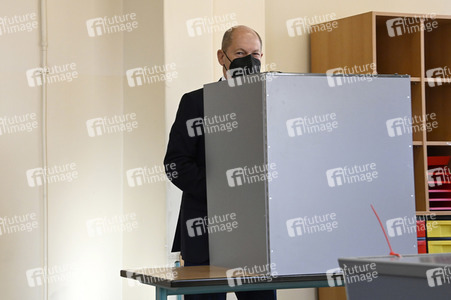 Stimmabgabe von Olaf Scholz zur Bundestagswahl 2021 in Potsdam