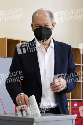 Stimmabgabe von Olaf Scholz zur Bundestagswahl 2021 in Potsdam