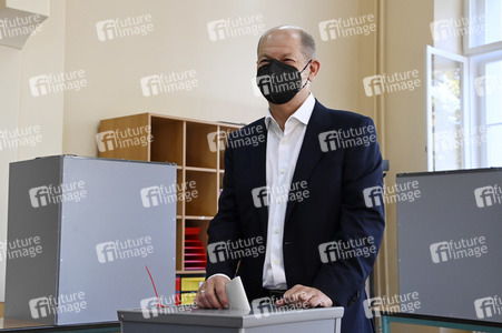 Stimmabgabe von Olaf Scholz zur Bundestagswahl 2021 in Potsdam