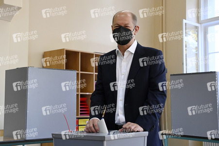 Stimmabgabe von Olaf Scholz zur Bundestagswahl 2021 in Potsdam